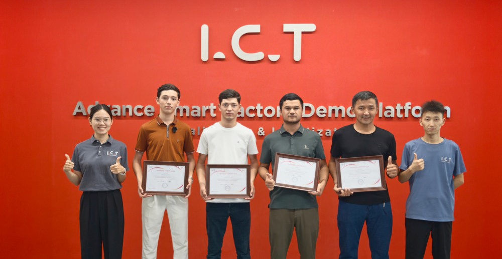 לקוח אוזבקיסטן השלים הכשרה ב- ICT