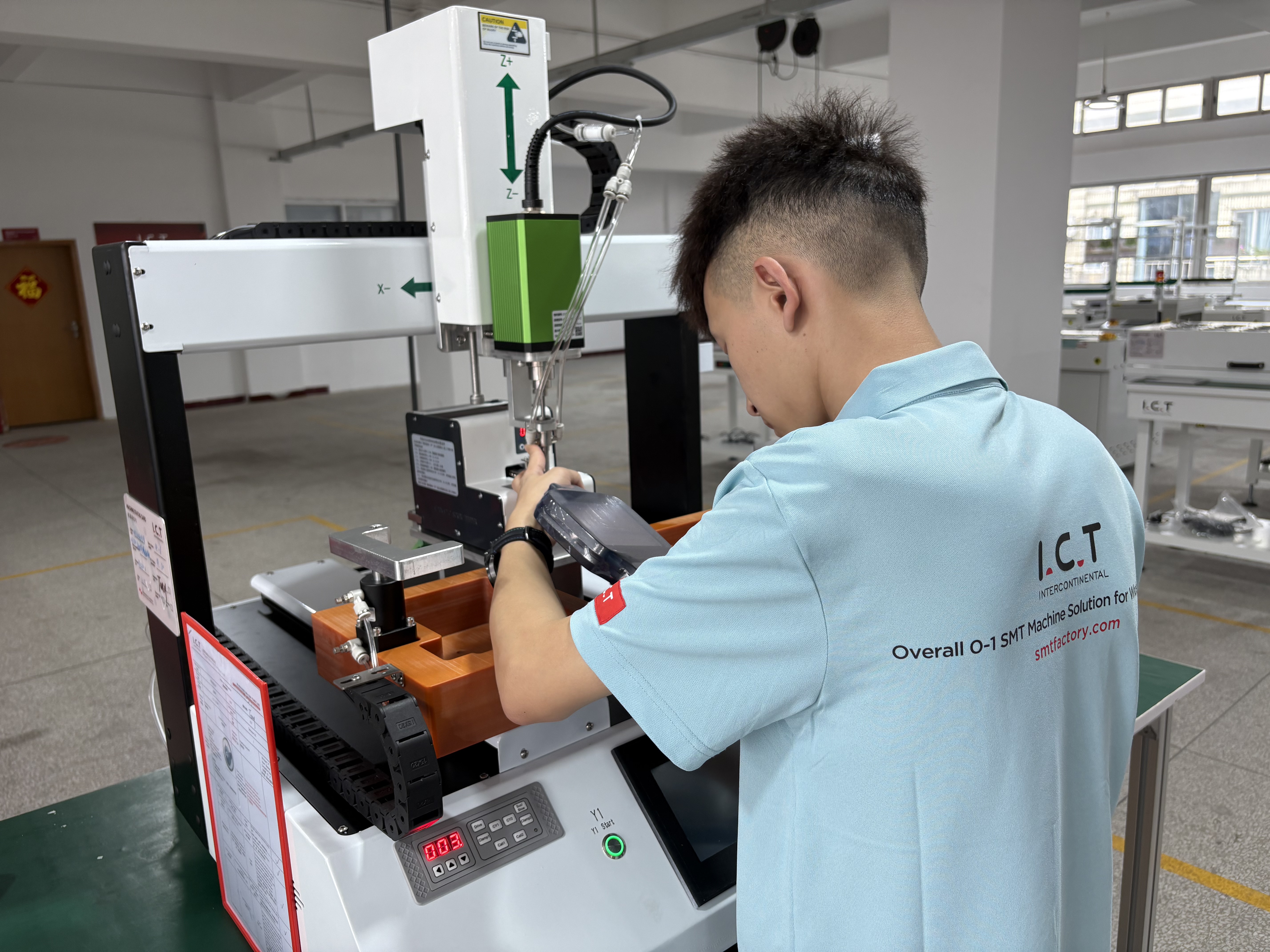 בורג שולחני רובוט.jpg