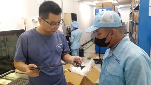 ICT תמיכה טכנית גלובלית ב- EMS עם מכונת Depaneling באינדונזיה