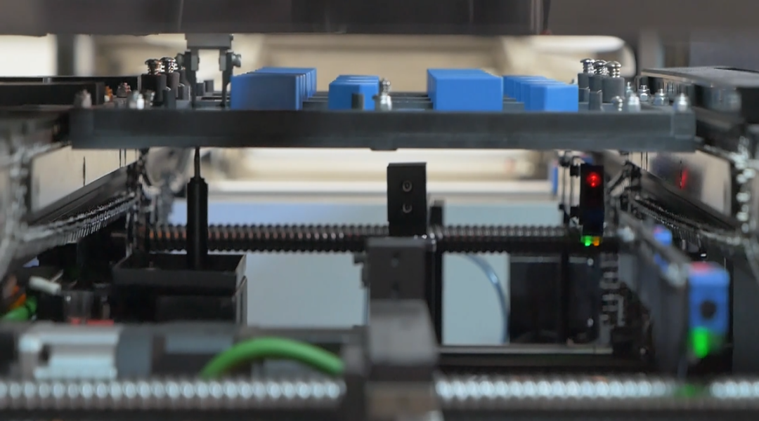 THT-החדרה-מכונה