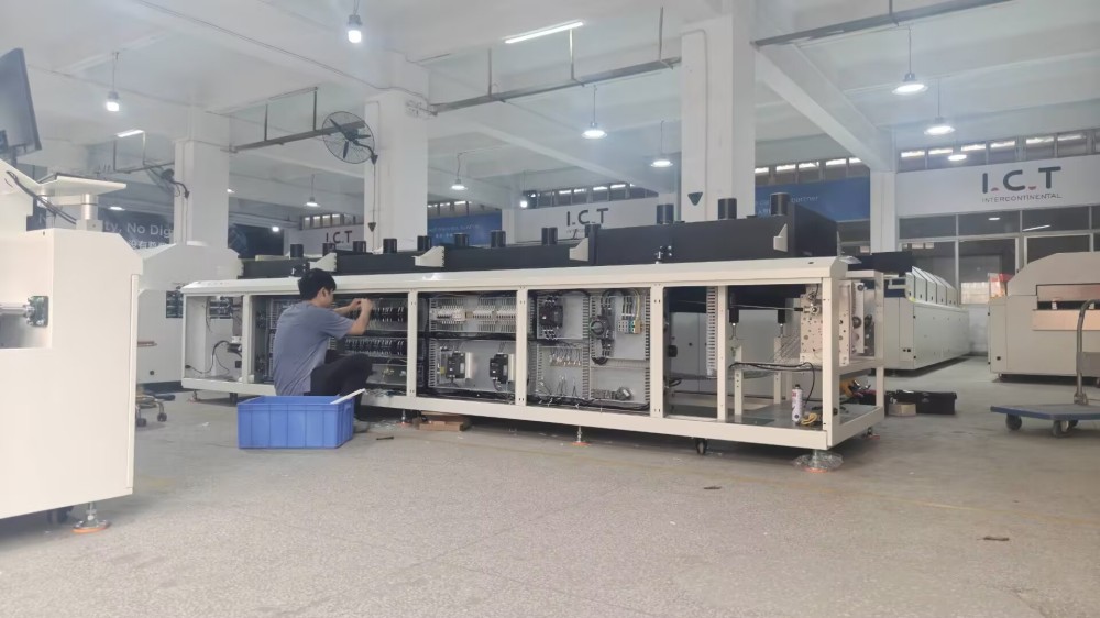 כוח עבודה מיומן בעדכון מפעל ICT מרכיב Advanced Lyra 733 Reflow Oven2.jpg