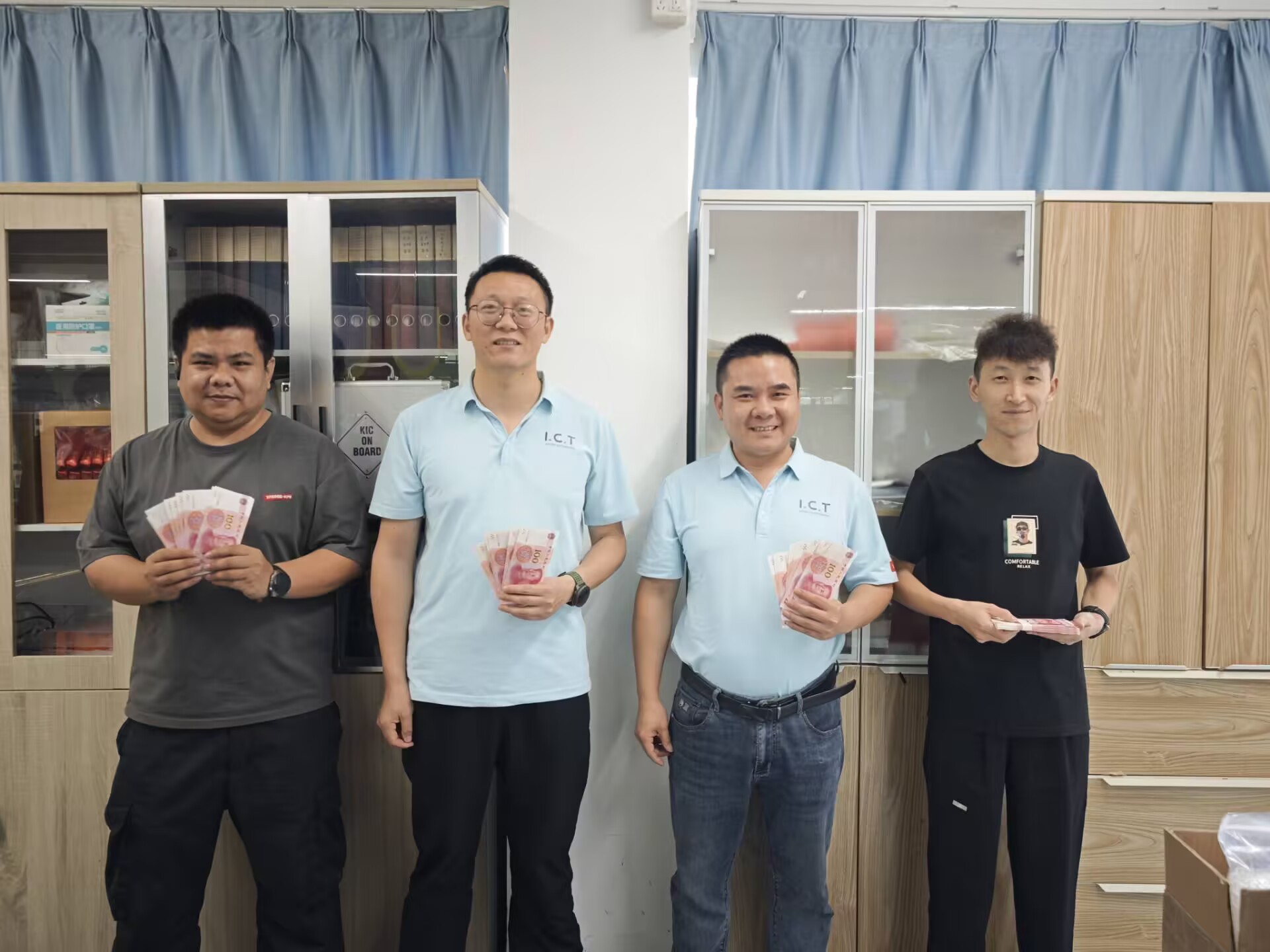 תמיכה טכנית מקצועית בכל שלב של פרויקט SMT.jpg